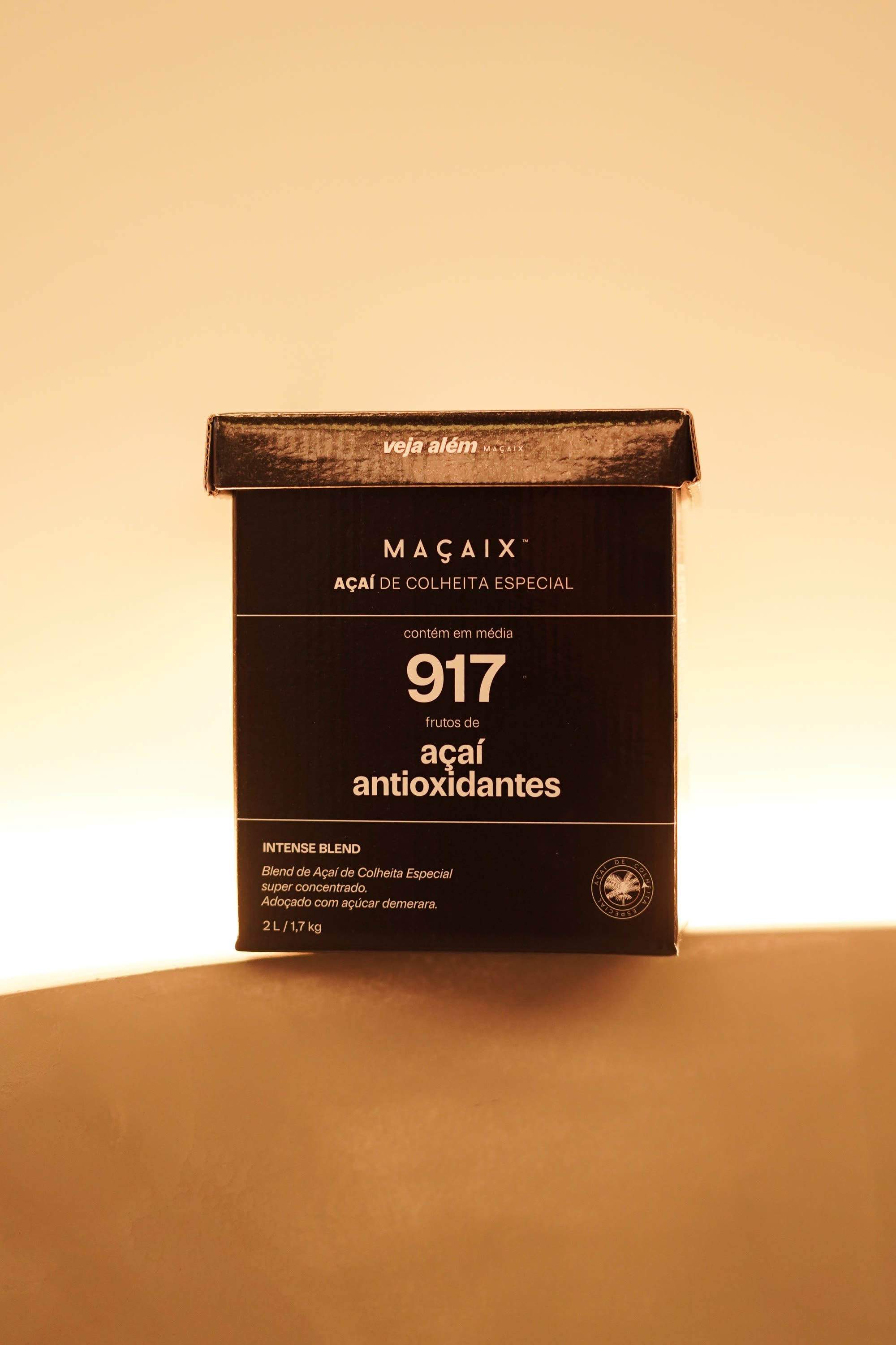 Caixa Maçaix em luz e sombra dramáticas